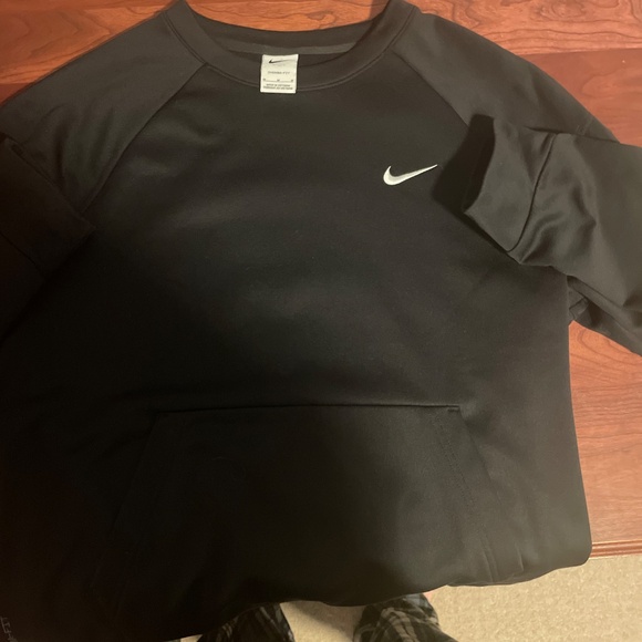 Nike therma fit crewneck - Picture 2 of 3